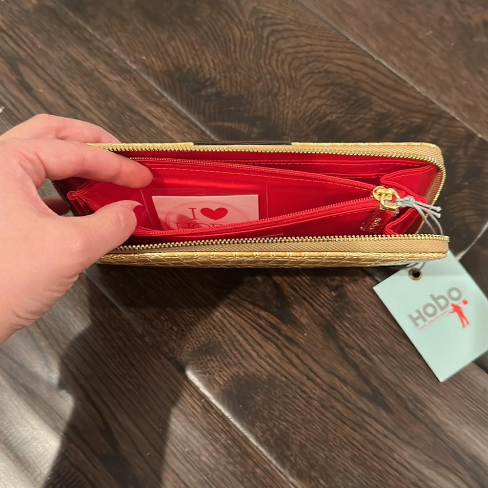 HOBO Ines Wallet/Clutch - Picture 6 of 8